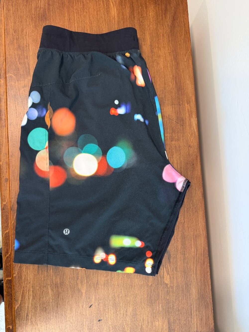 Lululemon Men's T.H.E. Short Linerless 9" Black with Color Lights Size XL